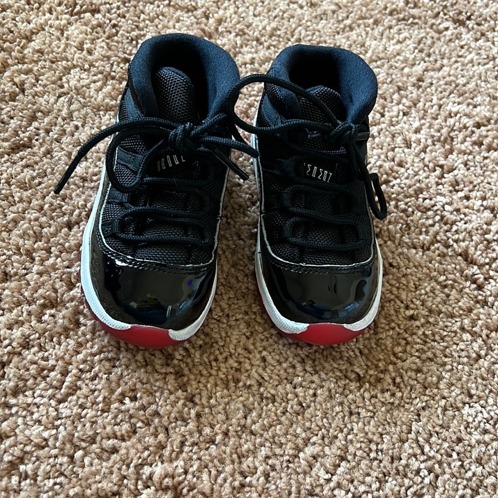 Gently worn, no box, no shoe pad inside